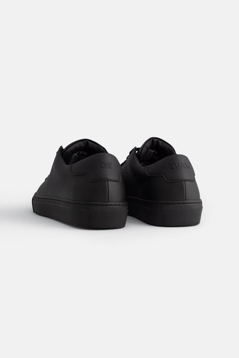 One – All Black – Damen